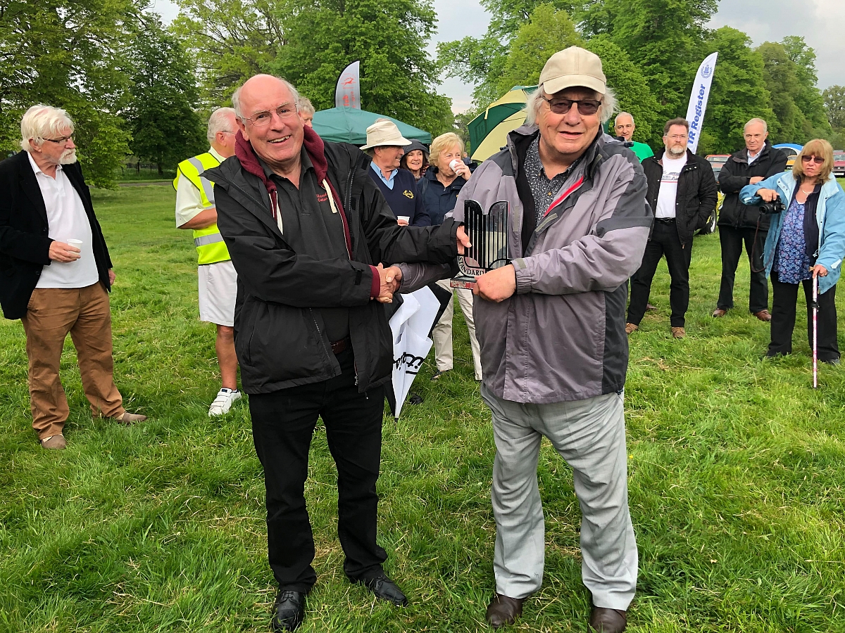 peter-lockley-presents-the-harry-webster-award-to-phil-homer-min-1200x900.jpg?v20240716172919