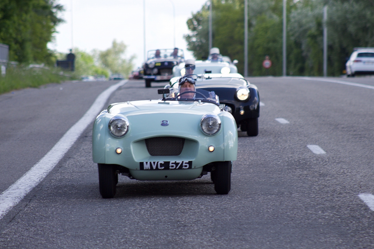 the-landspeed-cars-mvc575-leads-a-prcession-of-trs-onto-the-highway-min-1200x800.jpg?v20240716173037