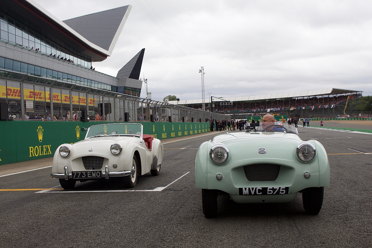the-landspeed-record-breaking-tr2-mvc575-alongside-ts2-the-first-righ-hand-drive-tr-built-lead-the-grid-1200x800.jpg?v20240716173041