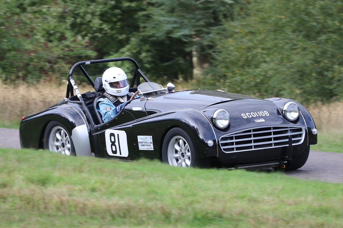 neil-revington-at-wiscombe-park-1200x799.jpg?v20240716172749